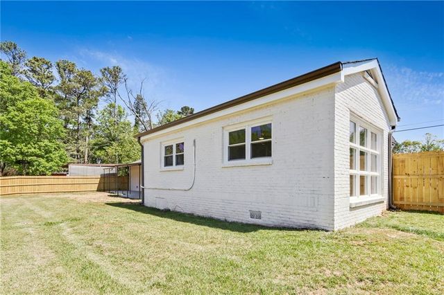 5586 Glore Drive SW, Mableton, GA 30126