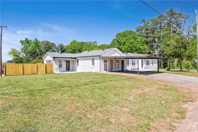 5586 Glore Drive SW, Mableton, GA 30126