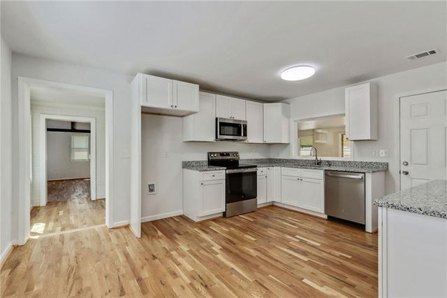 5586 Glore Drive SW, Mableton, GA 30126