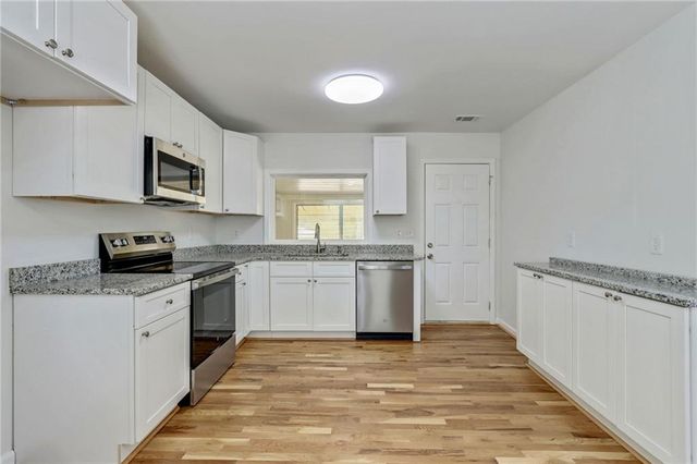 5586 Glore Drive SW, Mableton, GA 30126