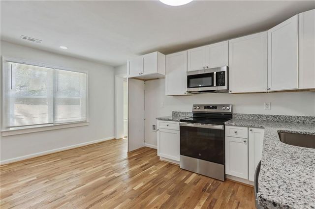 5586 Glore Drive SW, Mableton, GA 30126