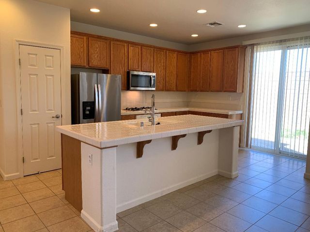 1881 Alice Way, Sacramento, CA 95834