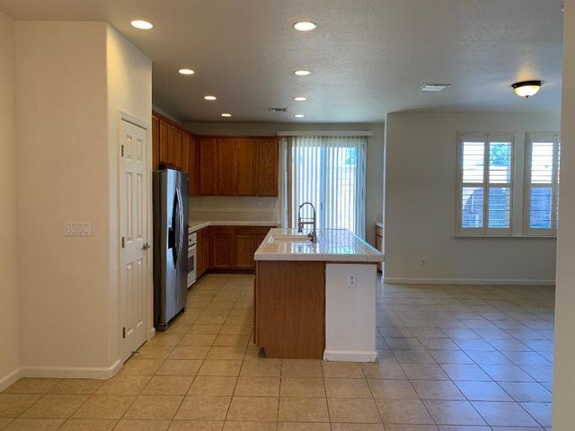 1881 Alice Way, Sacramento, CA 95834