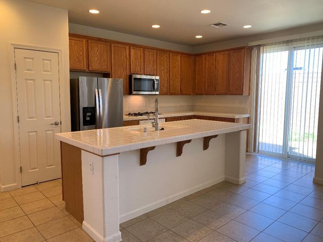 1881 Alice Way, Sacramento, CA 95834