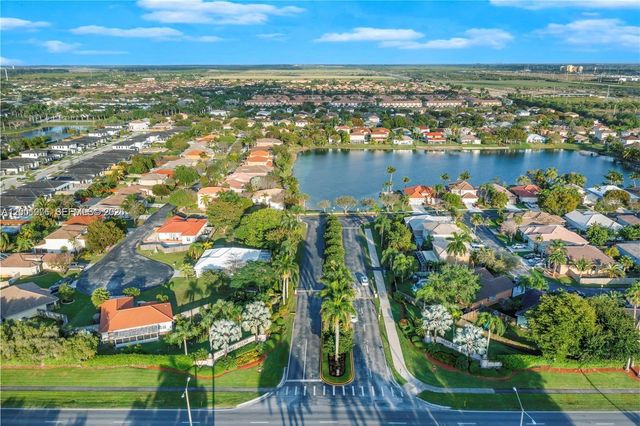 690 SE 30th Dr, Homestead, FL 33033