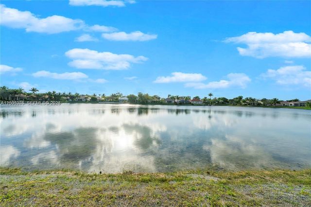 690 SE 30th Dr, Homestead, FL 33033