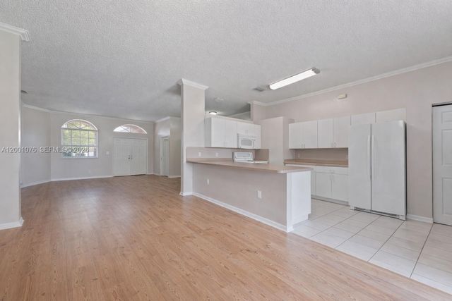 690 SE 30th Dr, Homestead, FL 33033