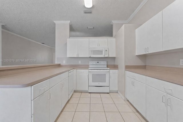 690 SE 30th Dr, Homestead, FL 33033