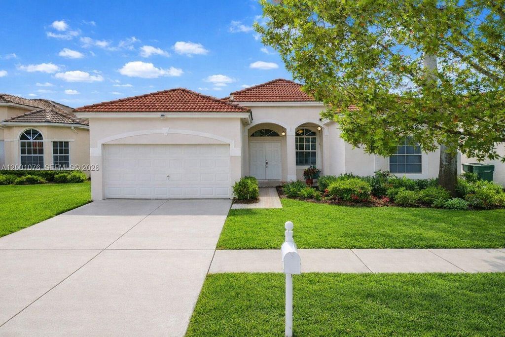 690 SE 30th Dr, Homestead, FL 33033