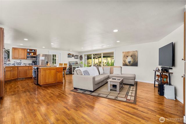 18201 Renton Maple Valley Road SE, Maple Valley, WA 98038