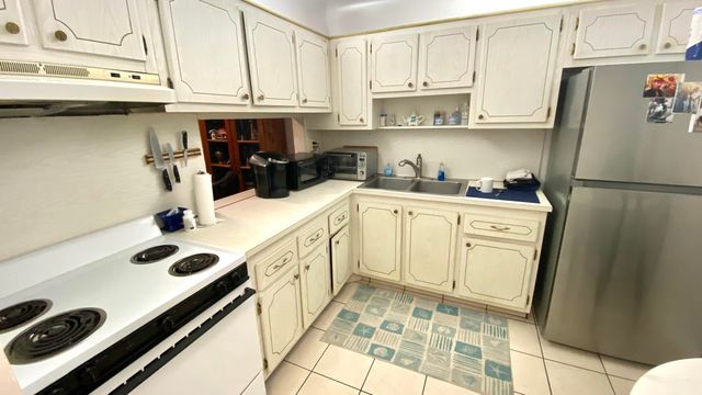 2724 Garden S 207, Lake Worth, FL 33461