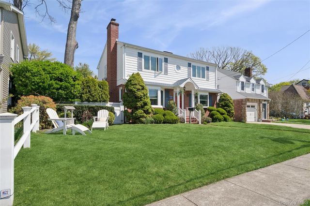114 Doncaster Road, Malverne, NY 11565