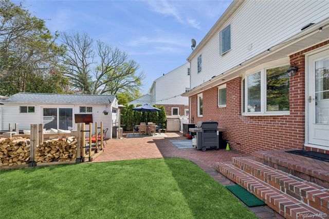 114 Doncaster Road, Malverne, NY 11565