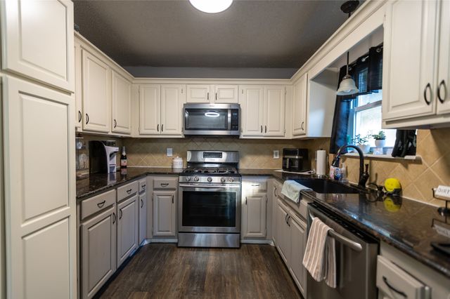 1146 E 137th Street E, Glenpool, OK 74033