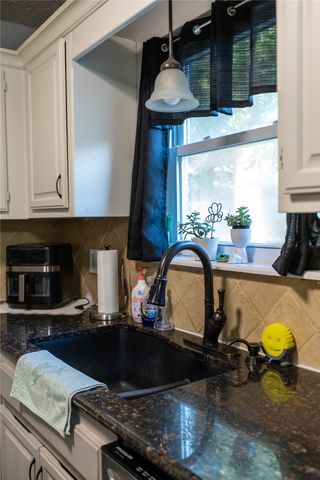 1146 E 137th Street E, Glenpool, OK 74033