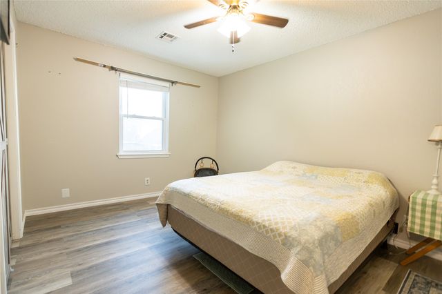 1146 E 137th Street E, Glenpool, OK 74033