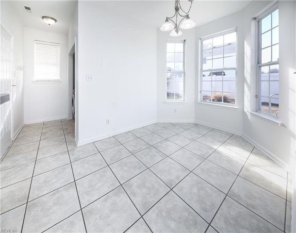 102 Lakes Edge DR, Suffolk, VA 23434