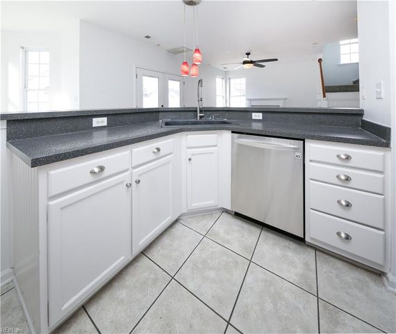 102 Lakes Edge DR, Suffolk, VA 23434