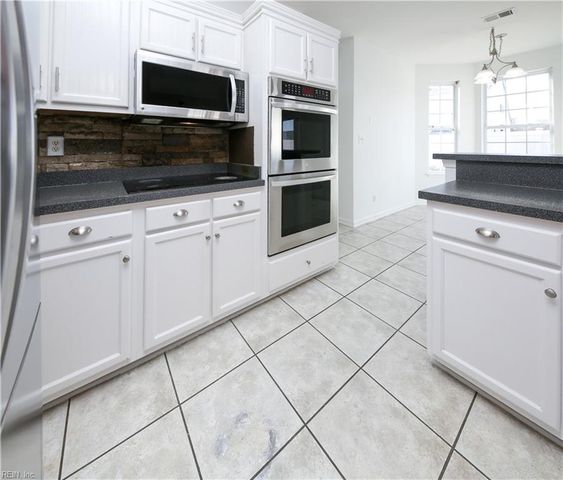 102 Lakes Edge DR, Suffolk, VA 23434