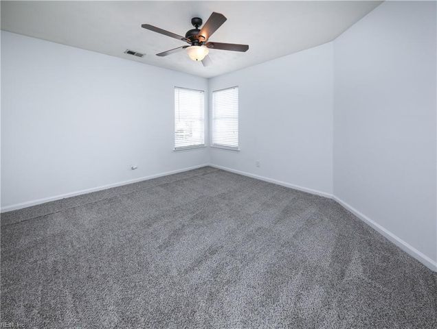 102 Lakes Edge DR, Suffolk, VA 23434