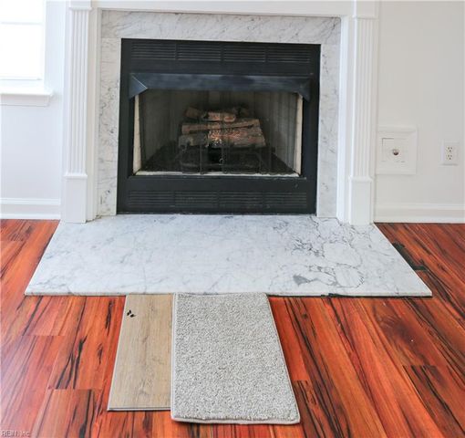 102 Lakes Edge DR, Suffolk, VA 23434