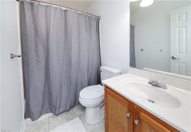 102 Lakes Edge DR, Suffolk, VA 23434