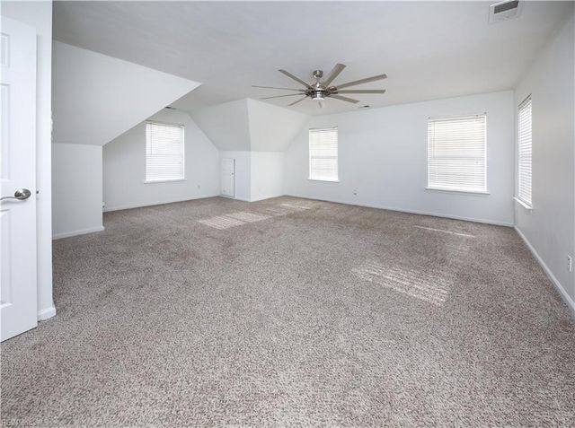 102 Lakes Edge DR, Suffolk, VA 23434