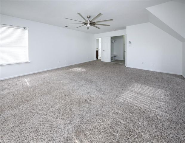 102 Lakes Edge DR, Suffolk, VA 23434