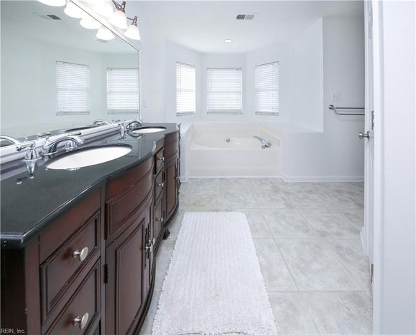 102 Lakes Edge DR, Suffolk, VA 23434