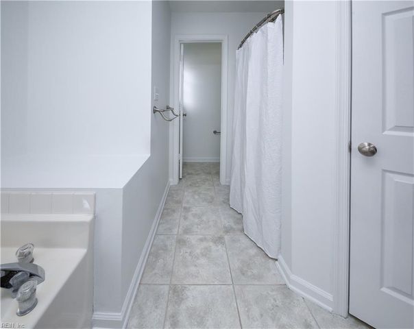 102 Lakes Edge DR, Suffolk, VA 23434