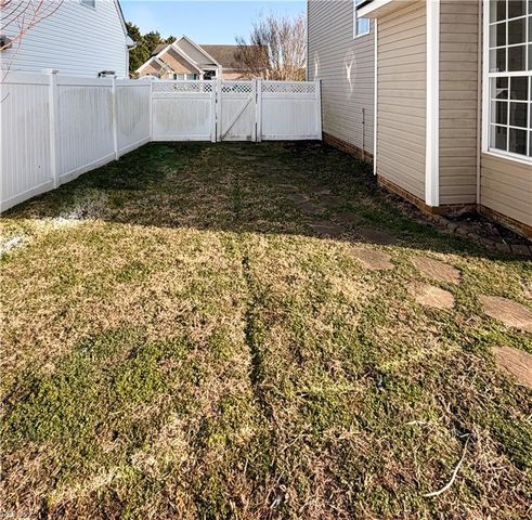 102 Lakes Edge DR, Suffolk, VA 23434