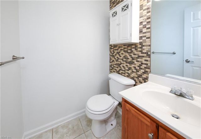 102 Lakes Edge DR, Suffolk, VA 23434