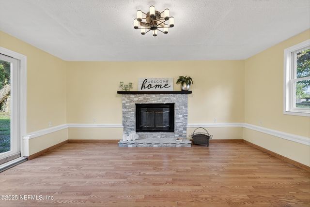 6923 N KING ARTHUR Road N, Jacksonville, FL 32211