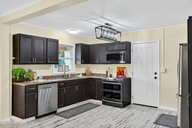 6923 N KING ARTHUR Road N, Jacksonville, FL 32211