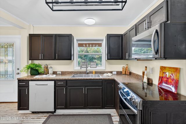 6923 N KING ARTHUR Road N, Jacksonville, FL 32211