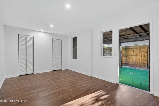 6923 N KING ARTHUR Road N, Jacksonville, FL 32211