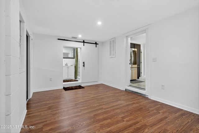 6923 N KING ARTHUR Road N, Jacksonville, FL 32211