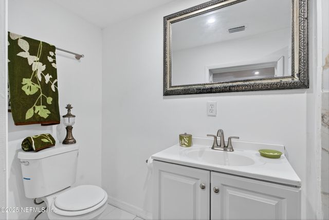 6923 N KING ARTHUR Road N, Jacksonville, FL 32211