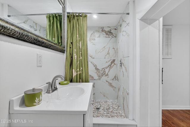 6923 N KING ARTHUR Road N, Jacksonville, FL 32211