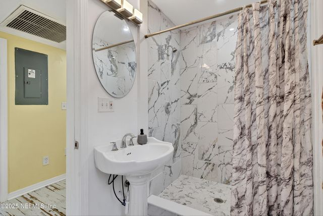 6923 N KING ARTHUR Road N, Jacksonville, FL 32211