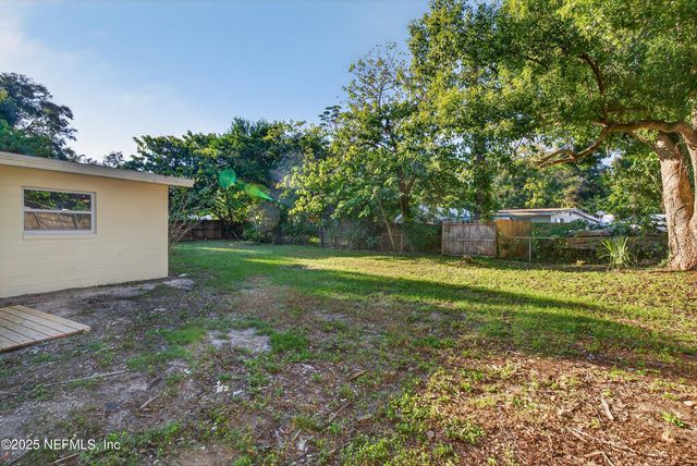 6923 N KING ARTHUR Road N, Jacksonville, FL 32211