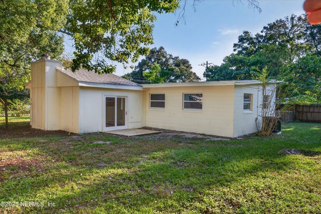 6923 N KING ARTHUR Road N, Jacksonville, FL 32211