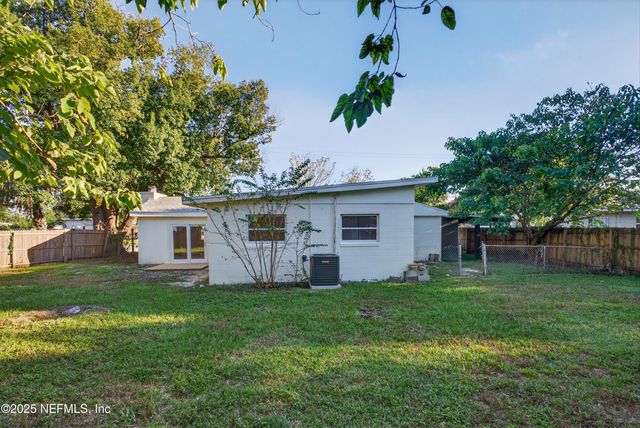 6923 N KING ARTHUR Road N, Jacksonville, FL 32211