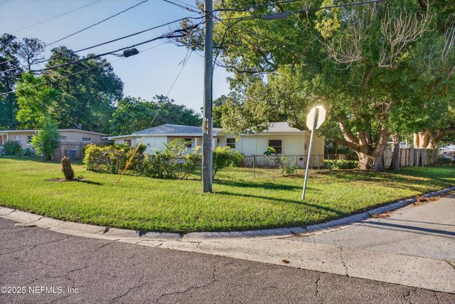 6923 N KING ARTHUR Road N, Jacksonville, FL 32211