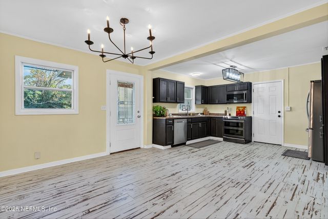 6923 N KING ARTHUR Road N, Jacksonville, FL 32211