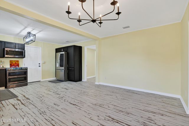 6923 N KING ARTHUR Road N, Jacksonville, FL 32211