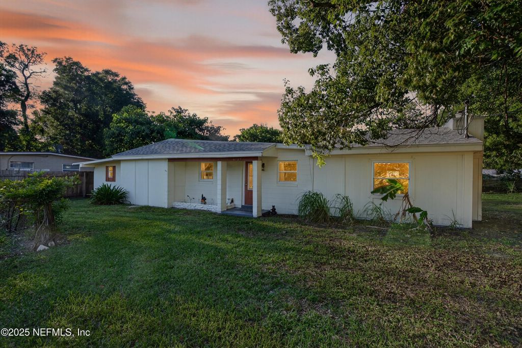 6923 N KING ARTHUR Road N, Jacksonville, FL 32211