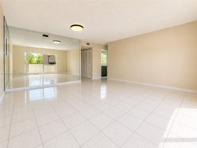 8024 Tatum Waterway Dr 2B, Miami Beach, FL 33141