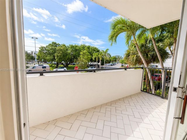 8024 Tatum Waterway Dr 2B, Miami Beach, FL 33141