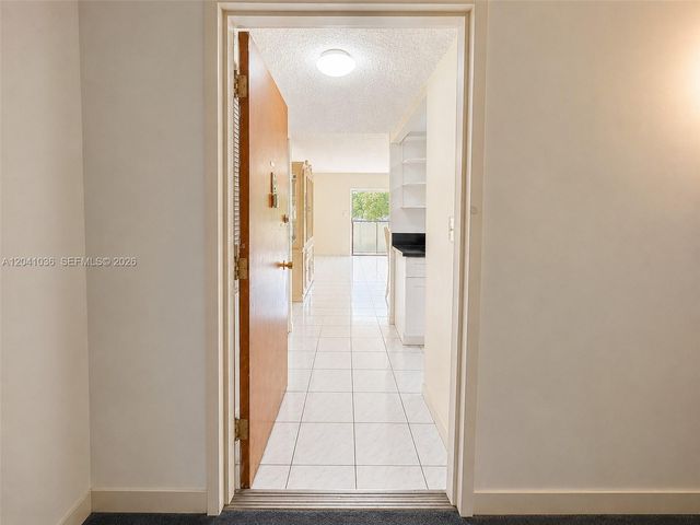 8024 Tatum Waterway Dr 2B, Miami Beach, FL 33141